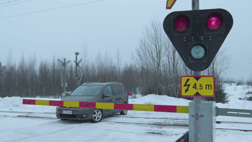 Nokia and Schweizer Electronics deploy AI-based video analytics to improve railroad crossing safety for Baselland Transport AG (BLT)